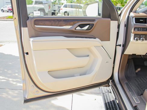 Used 2022 GMC Yukon XL Denali image 14