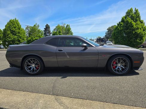 Used 2016 Dodge Challenger SRT w/ Technology Group RWD image 6