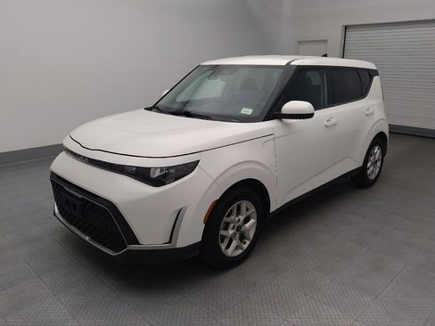 Used 2023 Kia Soul LX w/ Option Group 015 FWD image 2