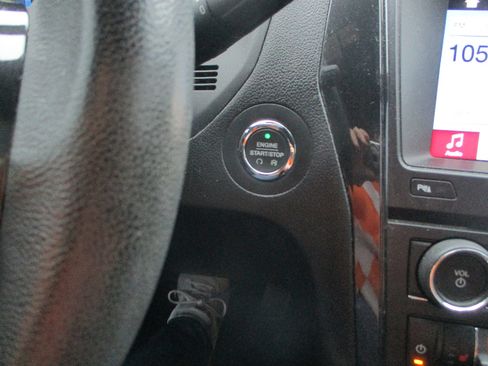 Used 2018 Ford Explorer XLT w/ Equipment Group 202A image 6