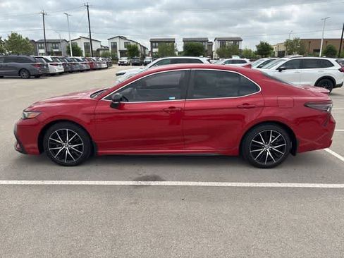 Used 2023 Toyota Camry SE image 2
