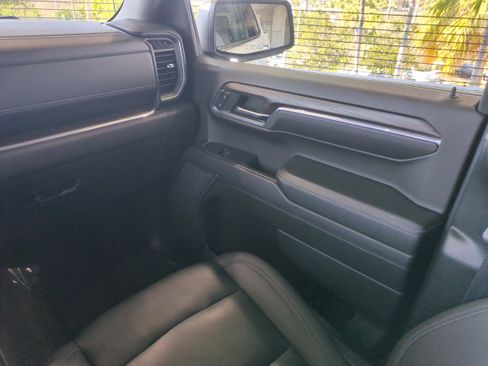 Used 2024 GMC Sierra 1500 SLT image 17