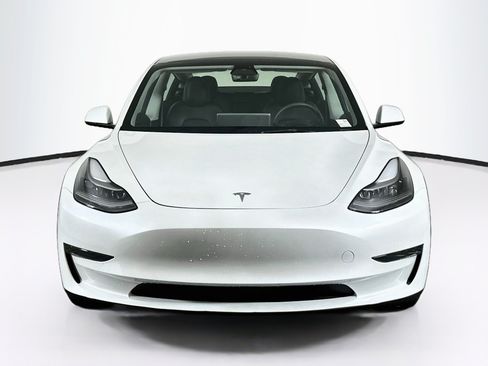Used 2023 Tesla Model 3 Standard Range RWD image 2