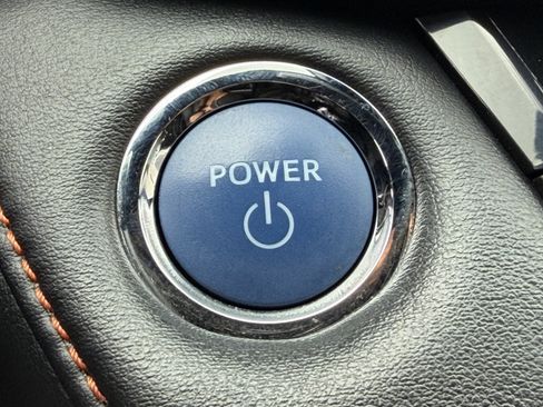 Used 2018 Toyota RAV4 SE AWD/4WD image 22