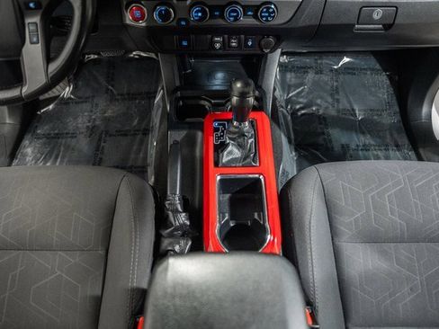 Used 2018 Toyota Tacoma TRD Off-Road image 28