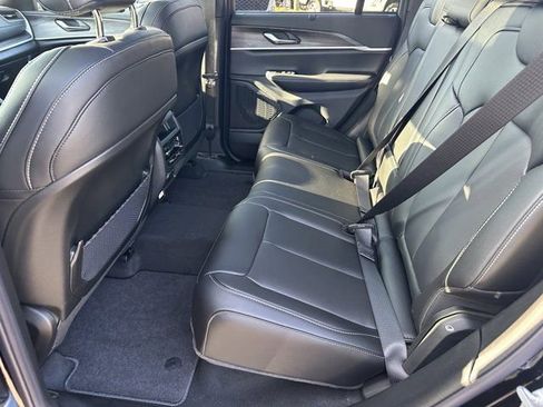 New 2025 Jeep Grand Cherokee Limited w/ Luxury Tech Group II image 19