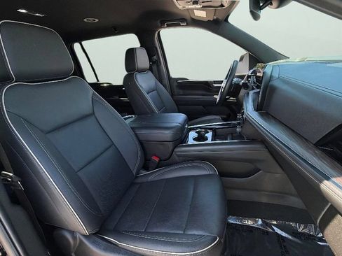 Certified 2025 Chevrolet Suburban Premier RWD image 35