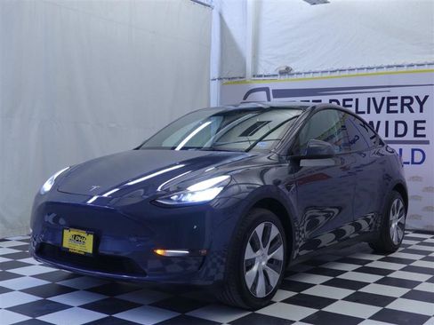 Used 2023 Tesla Model Y Long Range AWD/4WD image 3