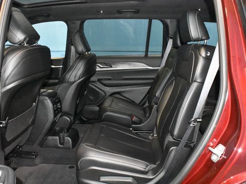 Used 2024 Jeep Grand Cherokee L Limited w/ Black Appearance Package AWD/4WD image 19