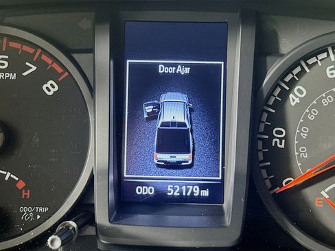 Used 2022 Toyota Tacoma SR w/ SR Convenience Package image 18