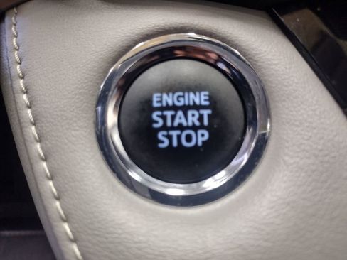 Used 2013 Toyota RAV4 Limited AWD/4WD image 34