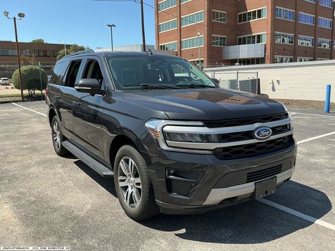 Used 2022 Ford Expedition XLT AWD/4WD image 4