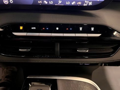 Certified 2025 Buick Enclave Preferred AWD/4WD image 32