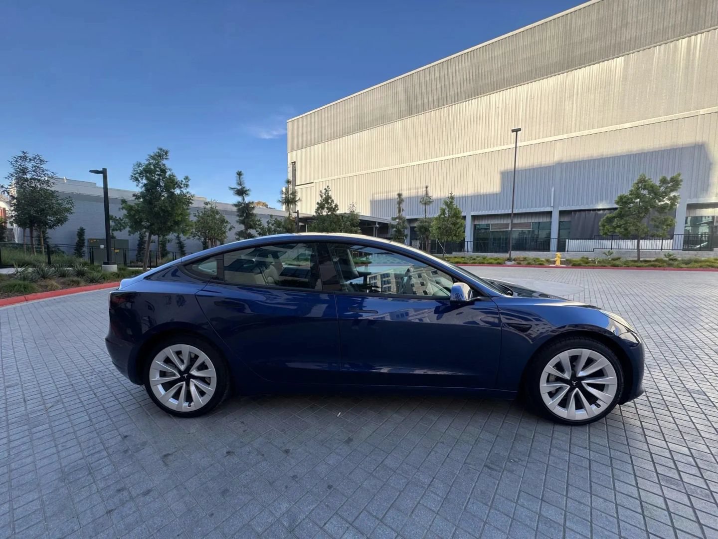 Used 2022 Tesla Model 3 Standard Range RWD image 4