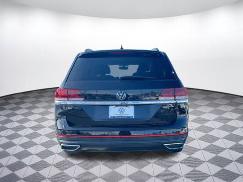 Certified 2023 Volkswagen Atlas SE image 10