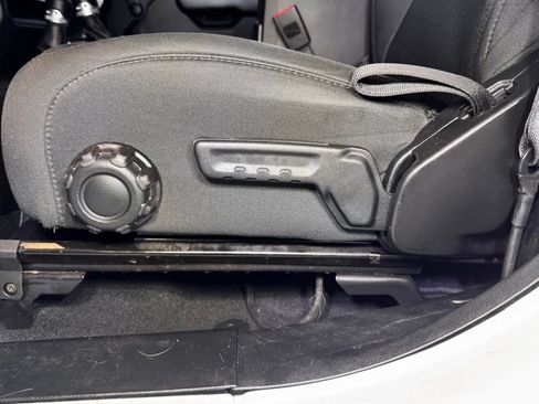 Used 2018 Jeep Wrangler Sport AWD/4WD image 22