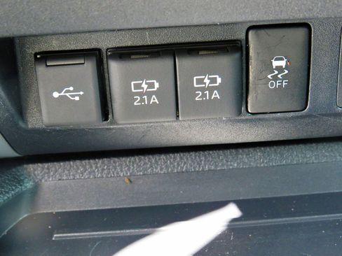 Used 2020 Toyota Tundra SR5 w/ SR5 Leather Package image 31