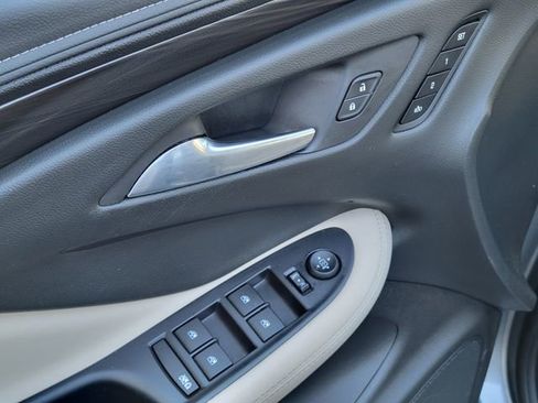 Used 2019 Buick Envision Essence FWD image 27