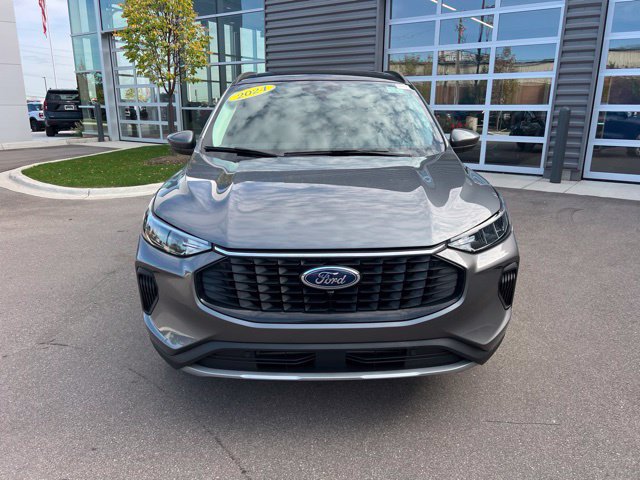 Used 2024 Ford Escape Active w/ Tech Pack #2 AWD/4WD image 2
