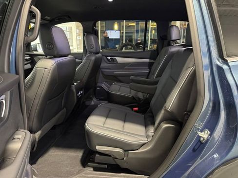 Used 2025 Buick Enclave Preferred image 8