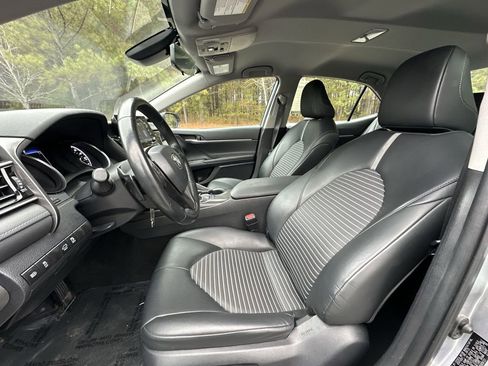 Used 2024 Toyota Camry SE image 13