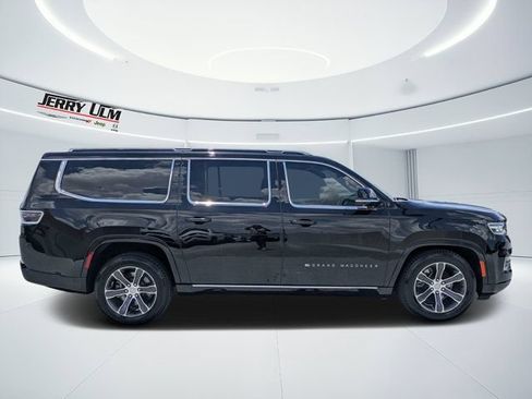 Used 2023 Jeep Grand Wagoneer L 4WD w/ Flexible Seating Group image 2