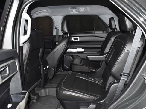 Used 2022 Ford Explorer XLT w/ Equipment Group 202A image 31