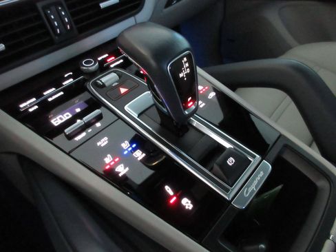 Used 2021 Porsche Cayenne S AWD/4WD image 8