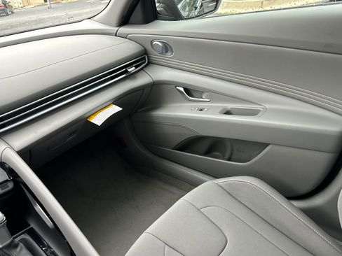 Certified 2025 Hyundai Elantra SEL w/ Cargo Package image 22