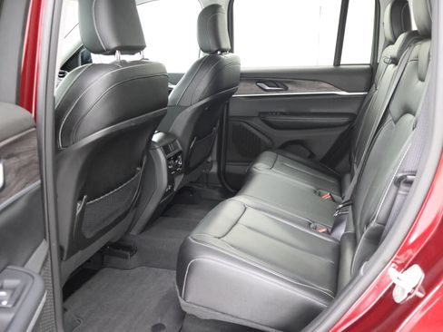 Used 2023 Jeep Grand Cherokee Limited AWD/4WD image 34