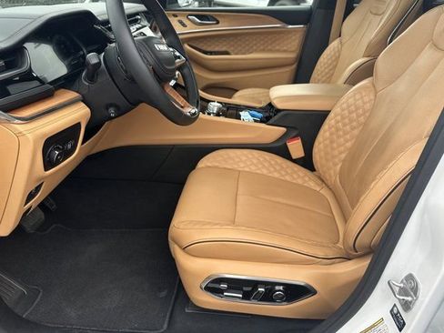Used 2024 Jeep Grand Cherokee L Summit AWD/4WD image 9
