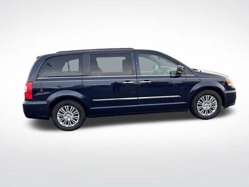 Used 2015 Chrysler Town & Country Touring-L w/ Driver Convenience Group image 6