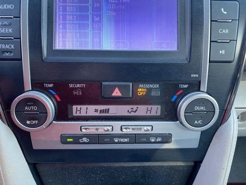 Used 2013 Toyota Camry XLE image 22