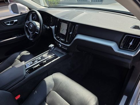 Used 2019 Volvo XC60 T6 Momentum w/ Multimedia Package image 13
