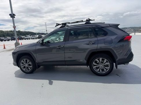 Certified 2022 Toyota RAV4 XLE Premium AWD/4WD image 10