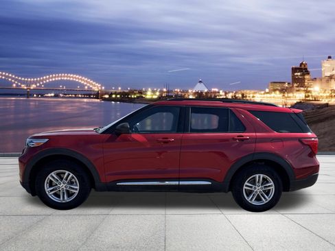 Used 2020 Ford Explorer XLT w/ Equipment Group 202A image 2