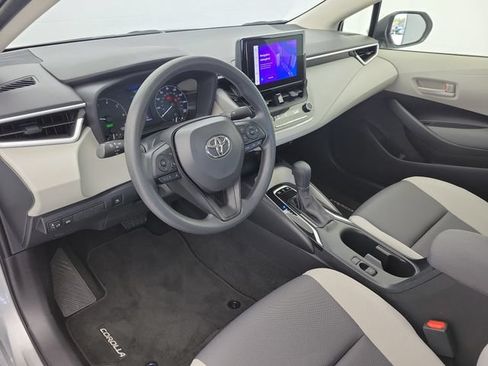 Used 2025 Toyota Corolla LE FWD image 19