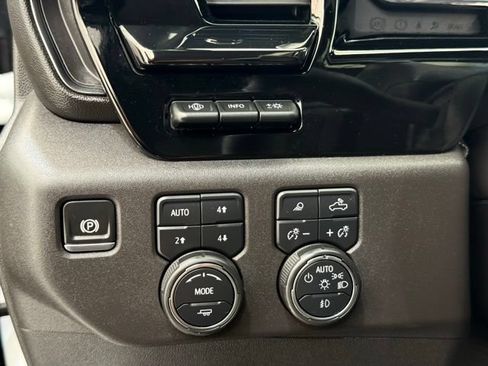 Used 2024 Chevrolet Silverado 1500 ZR2 AWD/4WD image 26