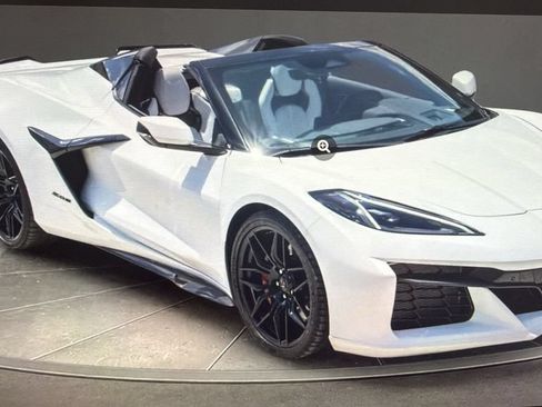 Used 2024 Chevrolet Corvette Z06 RWD image 2