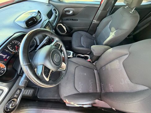 Used 2015 Jeep Renegade Latitude FWD image 14