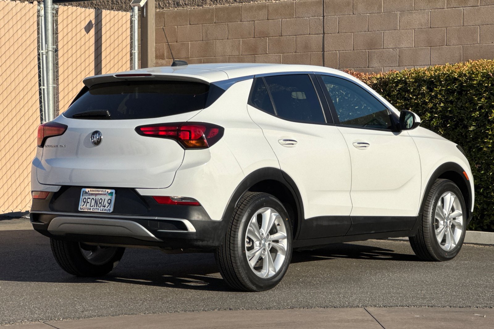 Used 2023 Buick Encore GX Preferred w/ Cold Weather Comfort Package FWD image 4