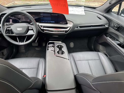 New 2025 Cadillac Lyriq Luxury RWD image 17