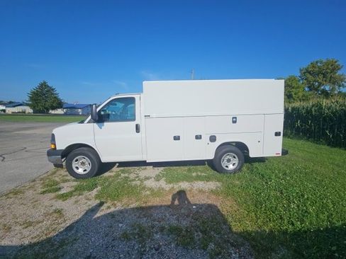 New 2025 Chevrolet Express 3500 Work Van w/ Power Convenience Package image 9