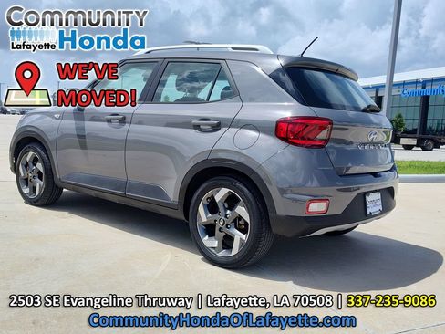 Used 2023 Hyundai Venue SEL FWD image 6