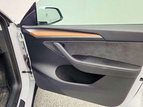 Used 2023 Tesla Model Y Long Range image 31