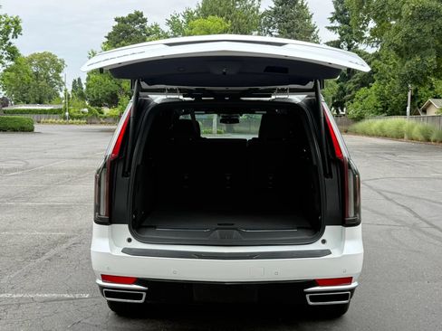 Used 2022 Cadillac Escalade ESV Luxury AWD/4WD image 39
