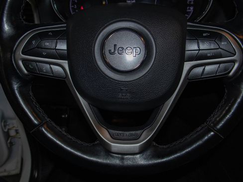 Used 2022 Jeep Grand Cherokee Limited image 12