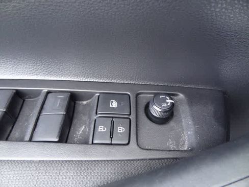 Used 2025 Toyota Corolla LE image 15