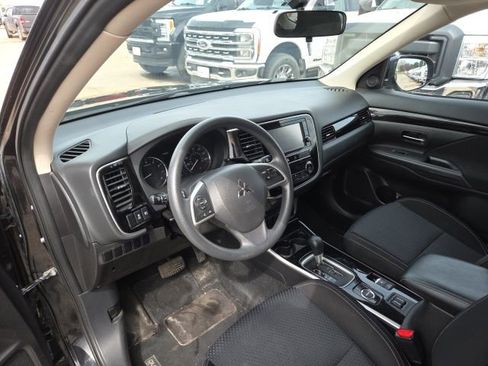 Used 2019 Mitsubishi Outlander ES image 9