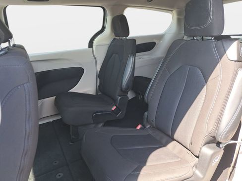 Used 2023 Chrysler Voyager LX FWD image 16